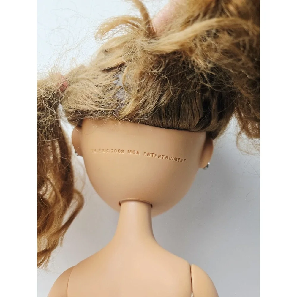 Mga bratz doll